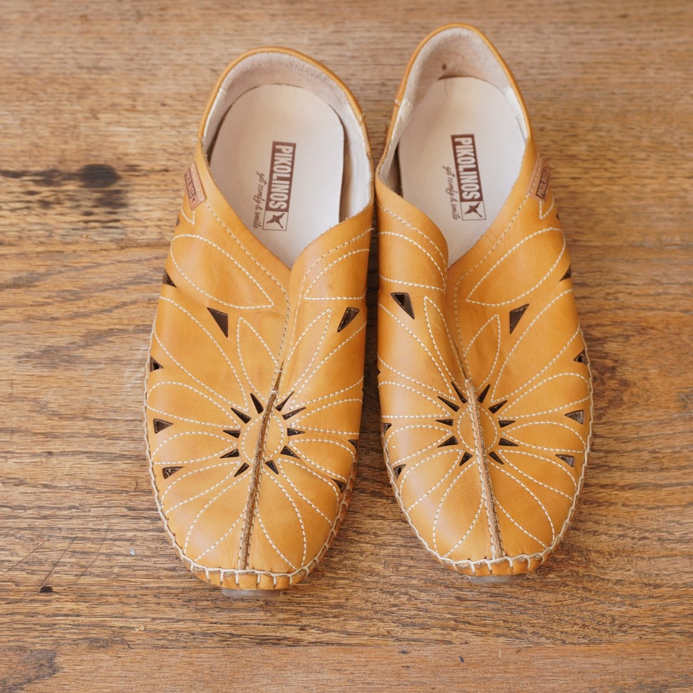 Pikolinos Women's 39 Tan Leather Loafers Floral Cutout Whipstitch Slip On Flats